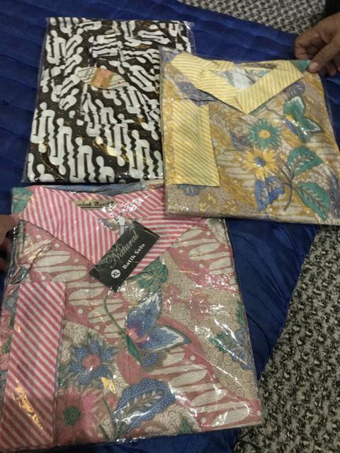 Tunik Santika Putih Jumbo Atasan Batik Wanita.  Klasik