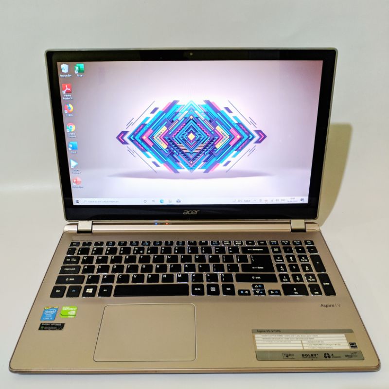 laptop editing touchscreen 15.6 inc acer aspire v5 573PG - core i5 - dual vga Nvidia GT750m vram4gb - ram 12gb - ssd 256gb