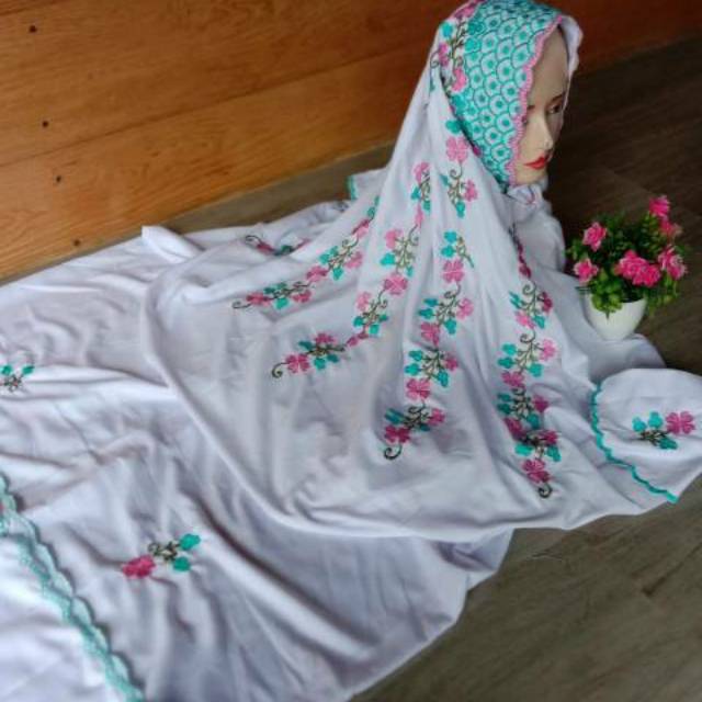 Mukena dewasa terusan/lajuran polino bordir motif rambat bunga kecil kecil tpsca ungu hitam orange