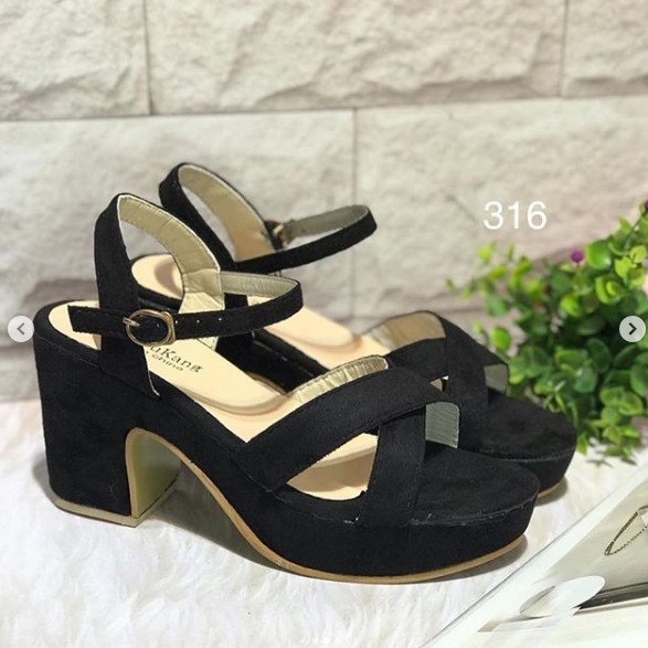 Sepatu heels 317