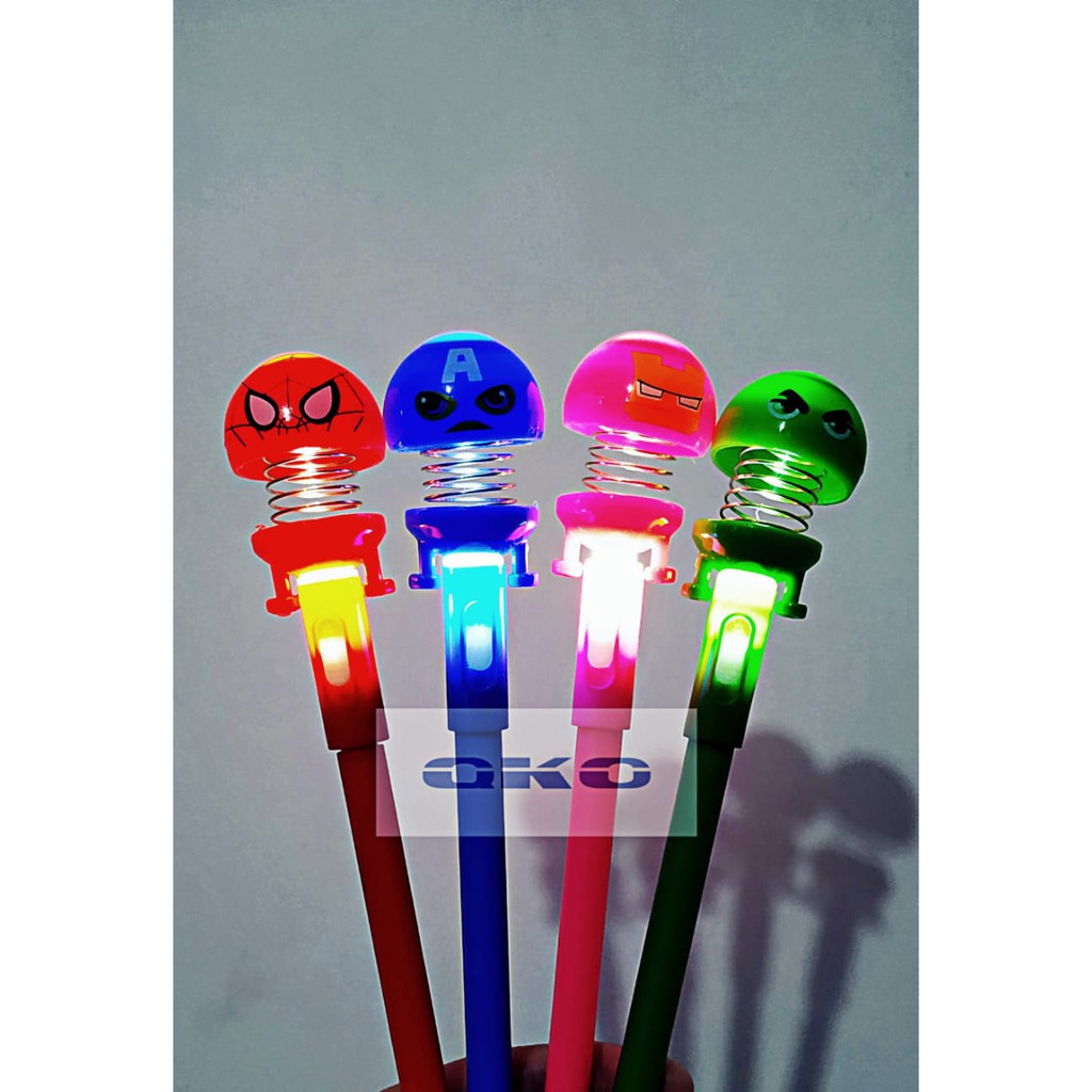 

Pen Gel Bentuk Spring / Per Lampu Super Hero 00803 1Pcs