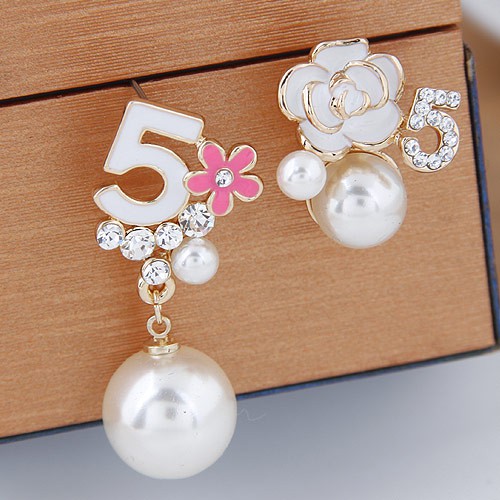 LRC Anting Tusuk Sweet Flower&amp;pearl Decorated Asymmetry