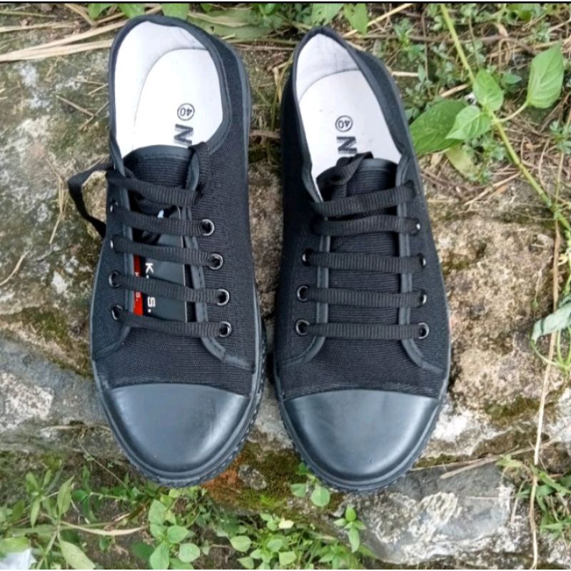 Sepatu Sekolah NB Perempuan Laki-laki / Sneakers Hitam Kuat Mantap