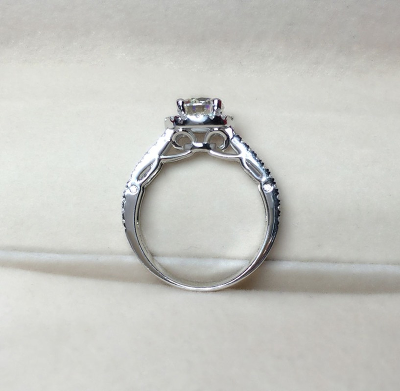 Cincin Moissanite Hollow Untuk Wanita