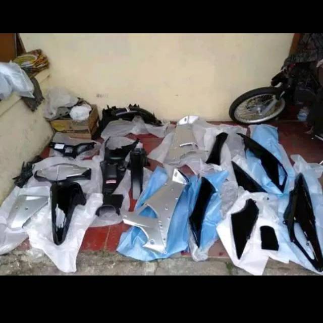 Full body Supra x 125 lama/old silver hitam