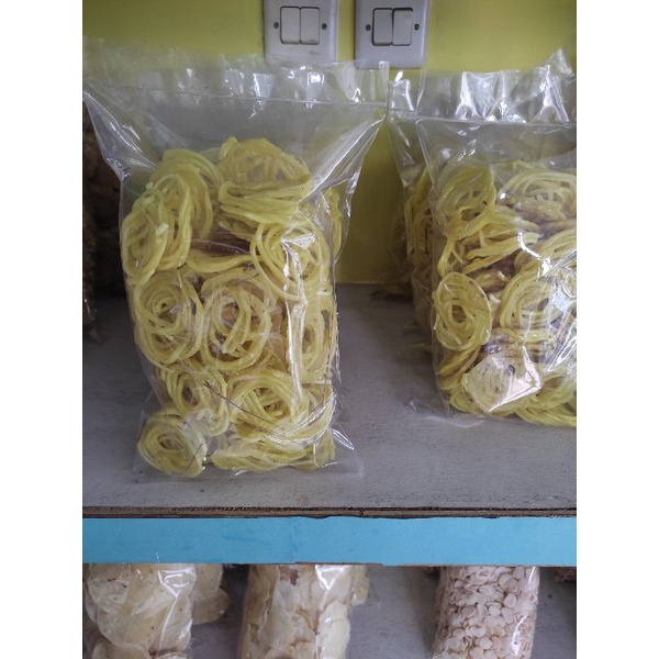 

KERUPUK MIE KUNING MENTAH