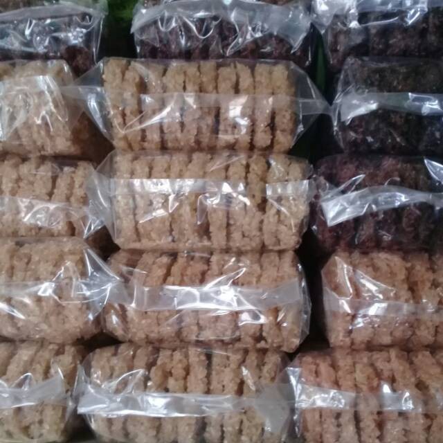 

Rengginang khas pandeglang,banten yang renyah, gurih dan siap saji dijamin ketagihan - POBG1248