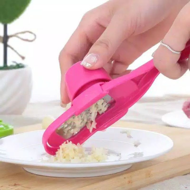 Alat Press Parutan Pemotong Pencacah Serbaguna Mencacah Bawang Putih Jahe Temulawak Garlic Slicer