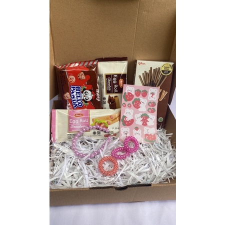 

GIFT BOX/ Kotak hadiah/ Hampers / Snack box/ Kado Ultah / Hampers Resign / Hampers Ultah