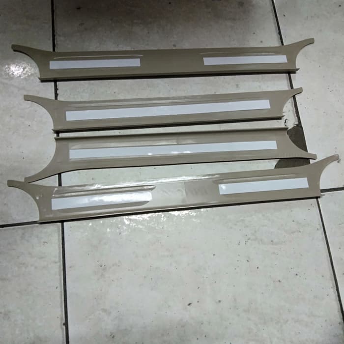 silplate sill plate INJAKAN samping pintu plastik toyota innova 2004 sampai 2015 2005 2006 2007 2008 2009 2010 2011 2012 2013 2014 cream mocca