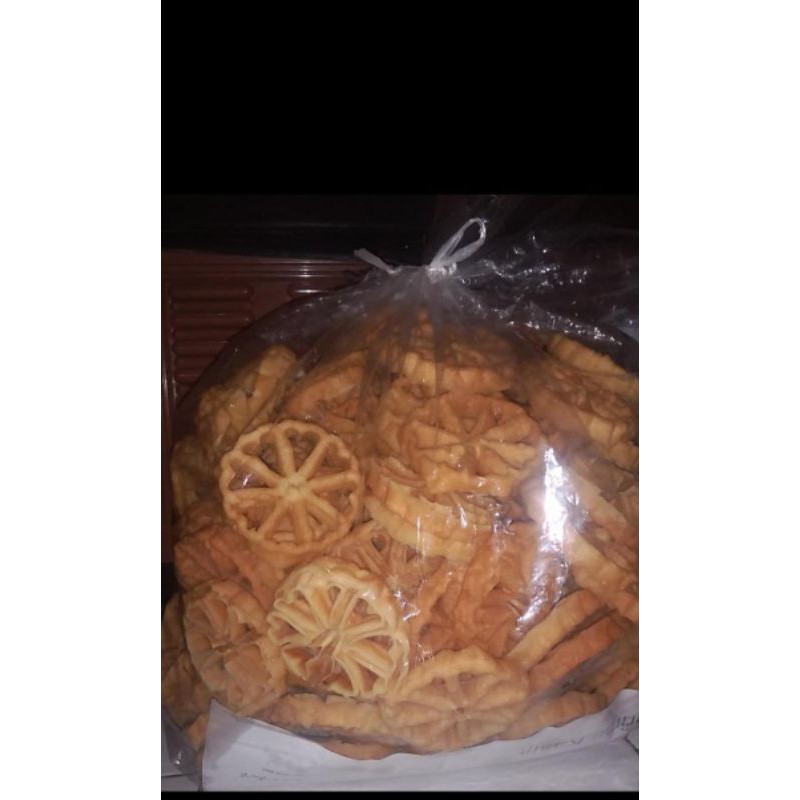 

kue kembang goyang