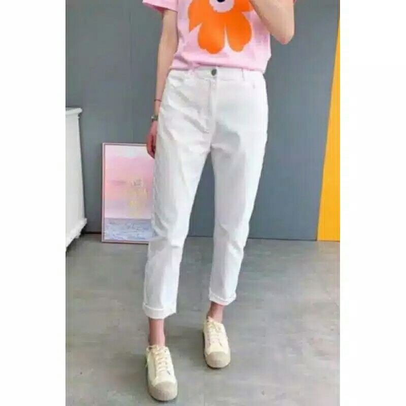 BOYFRIEND JEANS PUTIH