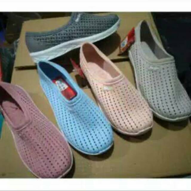 Sepatu Karet New Era Wanita 37-40