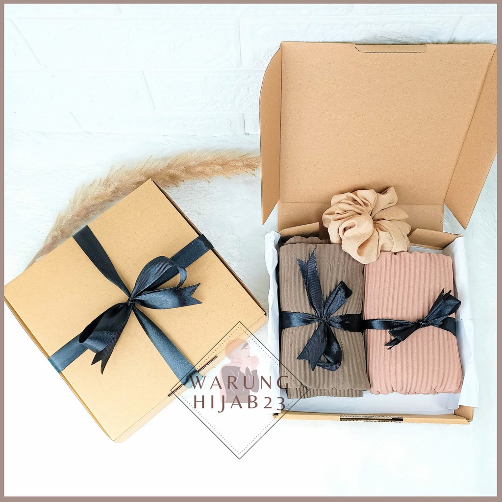 

GIFTBOX HAMPERS / KOTAK KADO / GRADUATION / BIRTHDAY / KADO / SOUVENIR / WEDDING