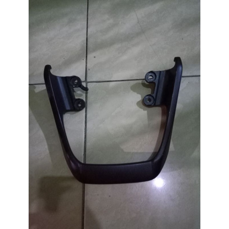 Behel bagasi belakang Honda Verza