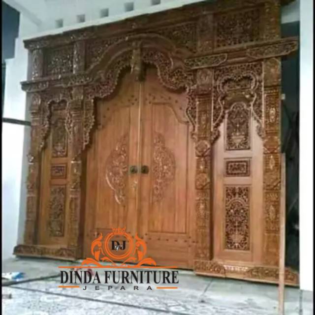 Pintu gapura gebyok ukir jepara