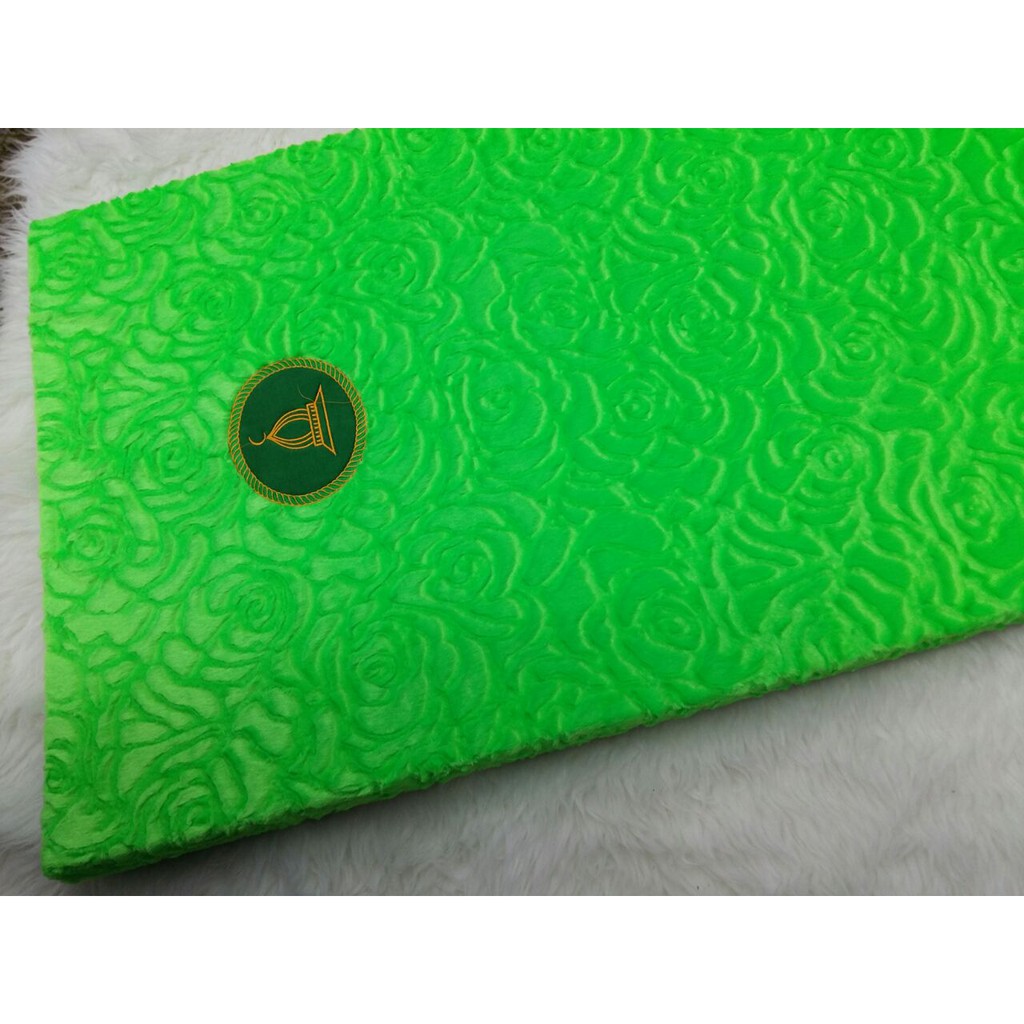 SAJADAH BULU | SAJADAH BUSA MOTIF MAWAR HIJAU