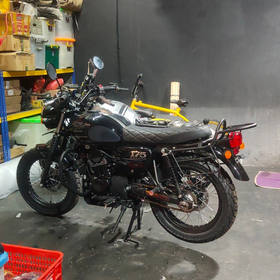 Custom Modifikasi Kawasaki W175 Black Style Edition