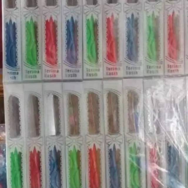 

Pisau kecil gagang plastik