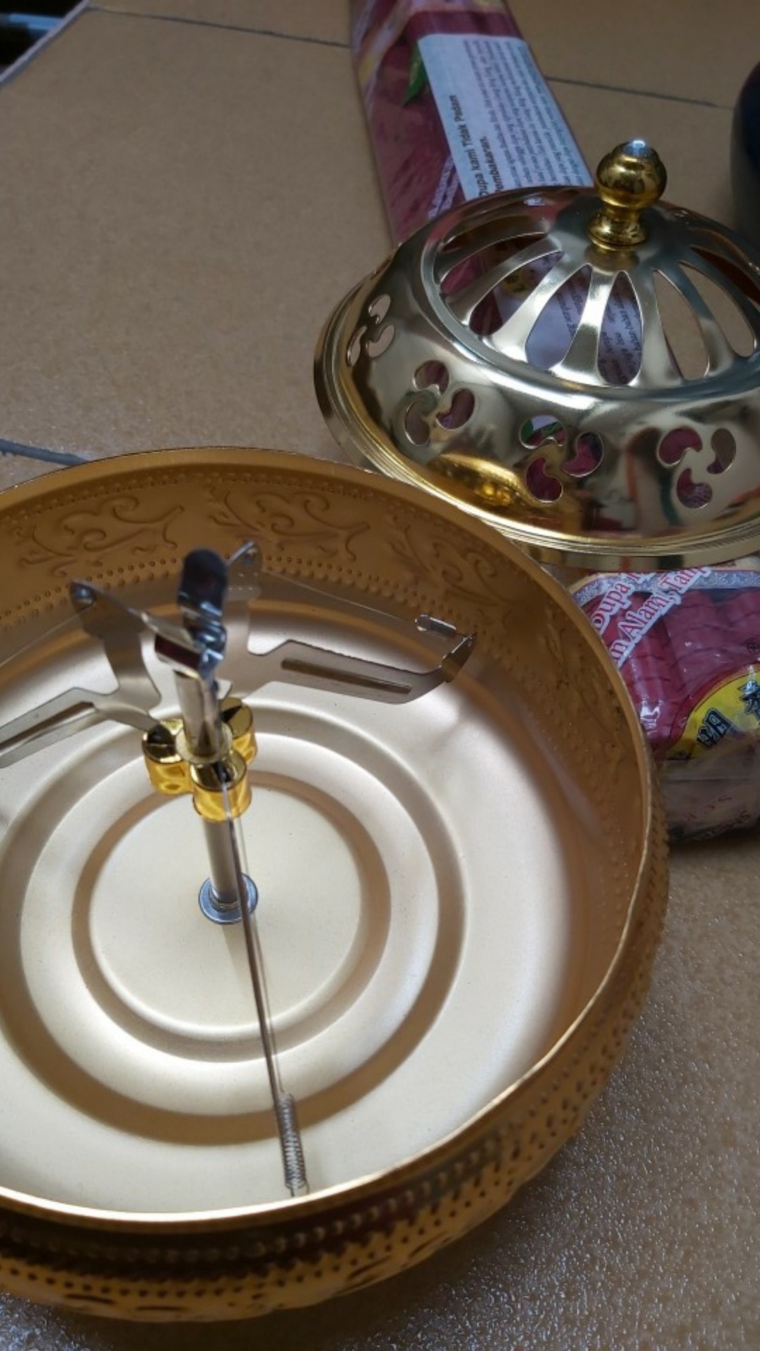 Hiolo Hio Lingkar Tempat Bakar Dupa Lingkar Gold 24 Jam Plus Tutup