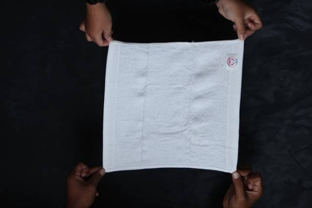 handuk sport muka kecil simple travel magic towel lap putih polos / handuk hadiah