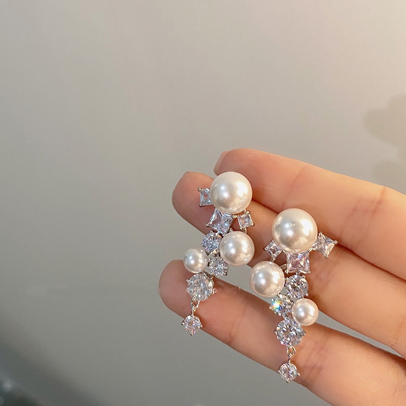Anting Tusuk Gantung Desain Pita Hias Mutiara + Kristal Gaya Trendy / Mewah Berkilau Untuk Wanita
