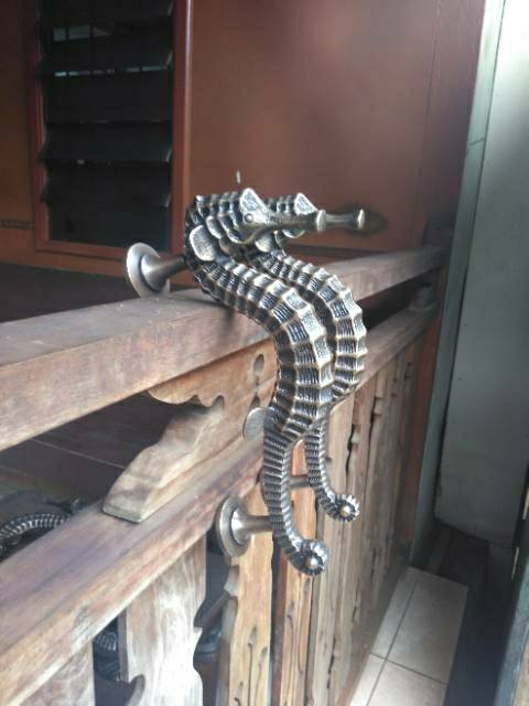 Handle Pintu / Gagang Pintu Rumah Pagar Kuningan Motif Kuda Laut 02