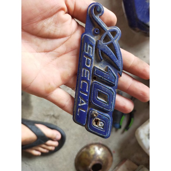 emblem tepong suzuki a100