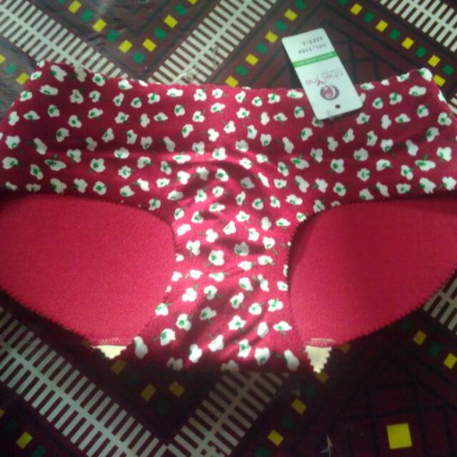 Pantat palsu chelyne