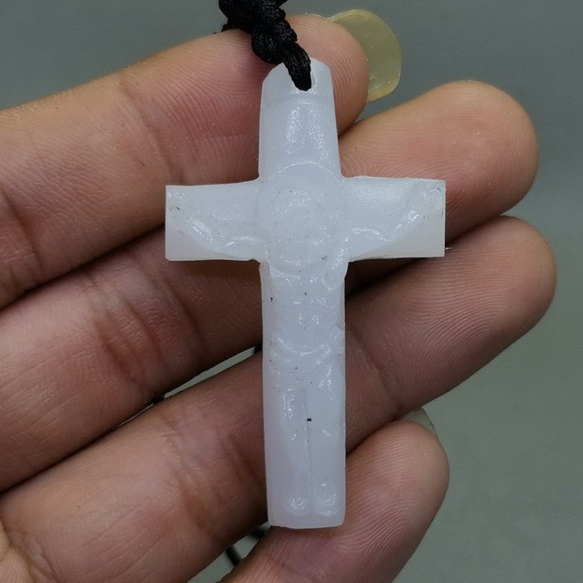 kalung giok putih bentuk salib ori