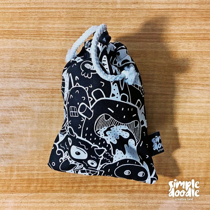 

Spesial Drawstring Pouch Seri Cute Monster Black ( Tas Aksesoris ) Trendi
