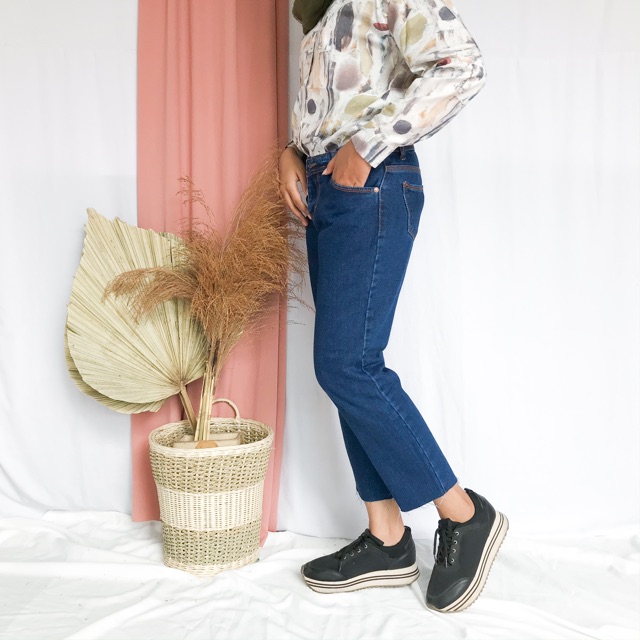 BOYFRIEND JEANS UNFINISHED