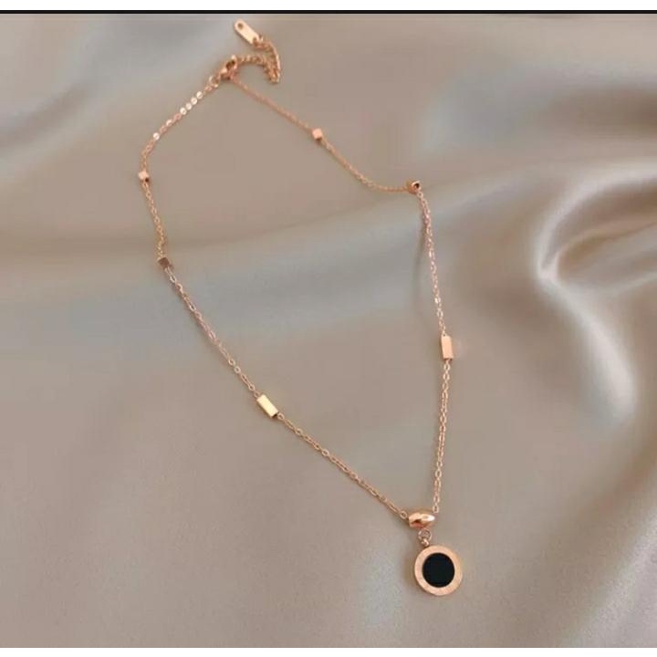 [ TERBARU ] Kalung Titanium Original Rantai Rose Gold Liontin Roman Black 45 Cm / Accesories Wanita Kalung Titanium Anti Karat Selamanya / Kalung Titanium Import