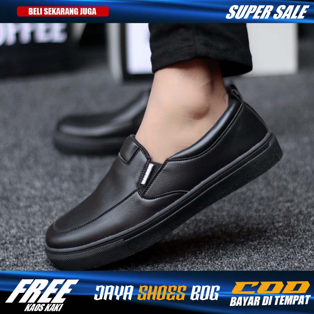 OTTA Sepatu Kasual Casual Slip On Pria Kerja Kulit Sintetik Model Slop Original Brand Kondangan Hitam