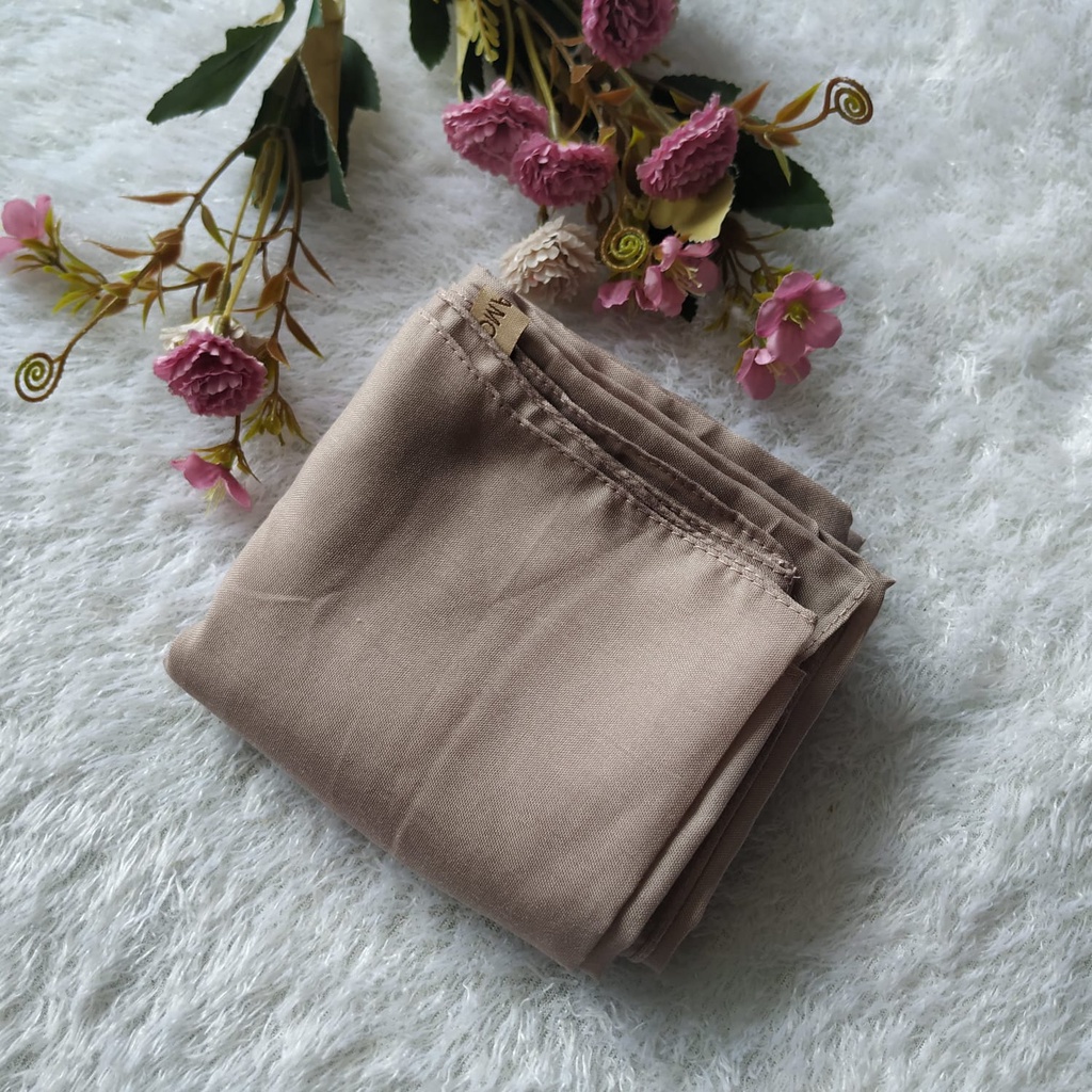 PARIS PREMIUM PARIS AMOUR HIJAB SEGI EMPAT-ALMOND