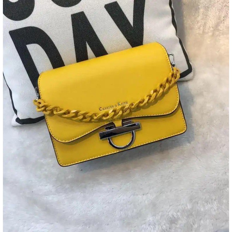 

Kode: ELJ 5455IDR : 136 rbBahan : Kulit PUukuran: 15 x 21 x 8 cm