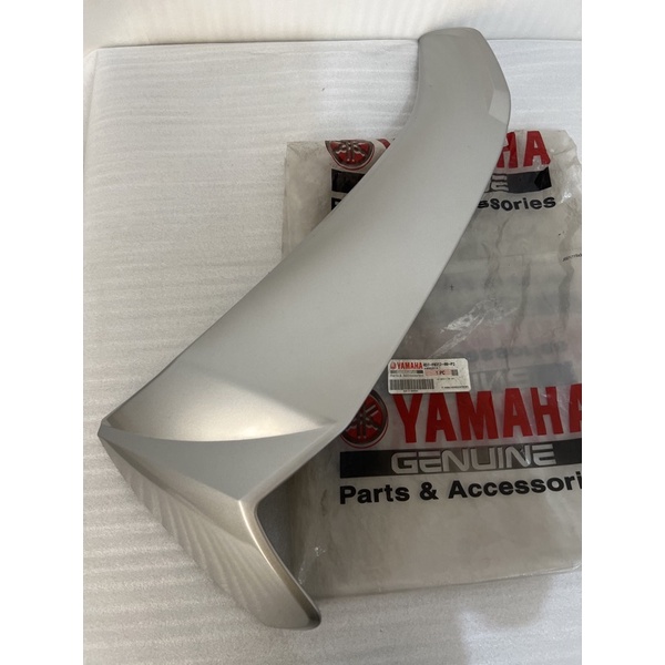 Leksil cover Legshield Sayap Luar Kanan YAMAHA Vega R New 2006 Silver ORIGINAL 4D7-F8312-00-P2 - RPM