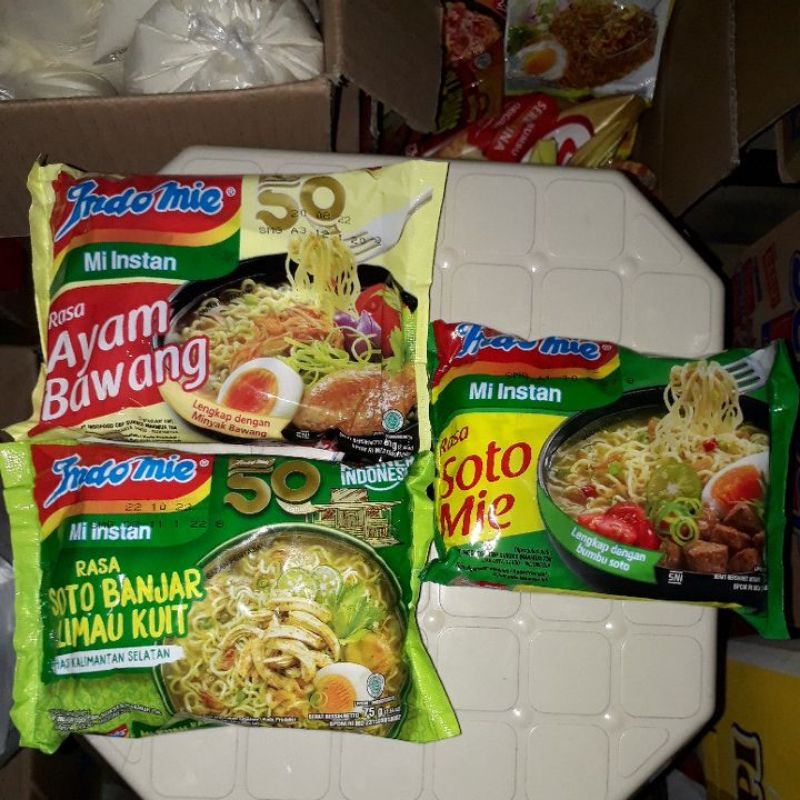 

Indomie ayam bawang dan soto