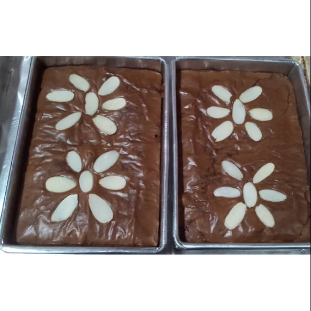 

Brownies shiny crust ukuran 15x10