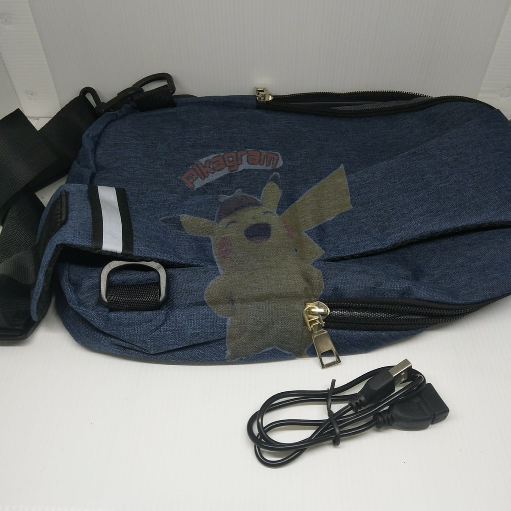 Tas Selempang Travel USB + headset Port  Tahan Air Sling Bag Tas Pria Tas Selempang Pria