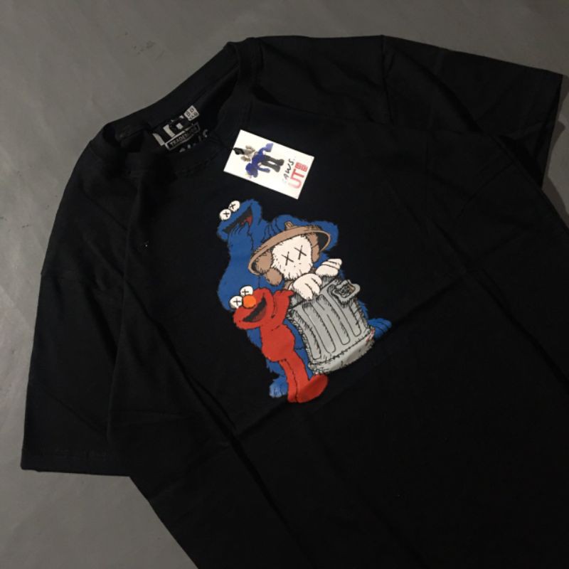 Kaos Tshirt Uniqlo Kaws Full Teg murah-1