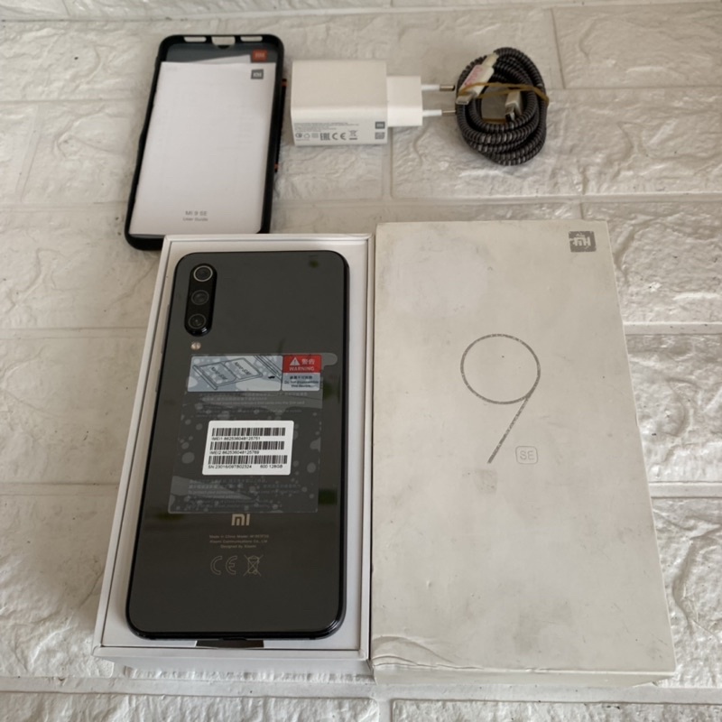 Xiaomi Mi 9 SE ram 6GB 128GB Piano Black Bekas - Mulus - Fullset