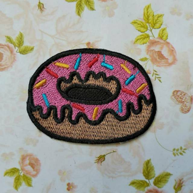 Patch bordir karakter donat