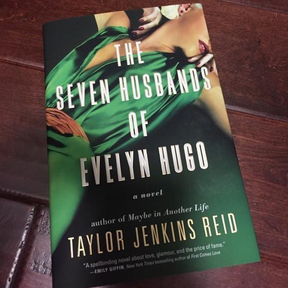 

The Seven Husbands of Evelyn Hugo: A Novel Star Seller
