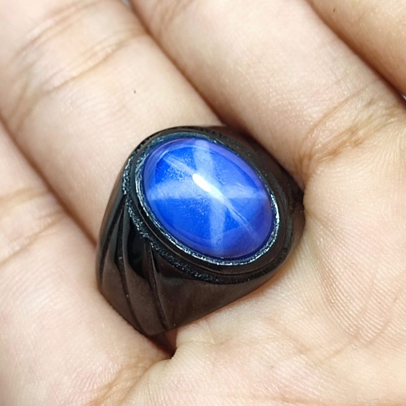 CINCIN RING TITANIUM HITAM DENGAN BATU PERMATA BLUE SHAPPIRE STAR ASLI BANGKOK KEKERASAN 9 MOHS