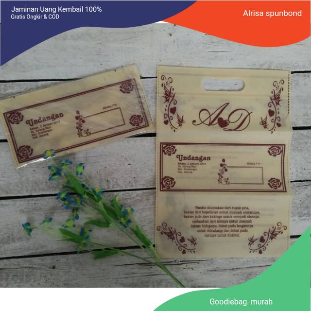 

tas sukuran undangan / goodiebag murah /undangan murah / tas spunbond / tas spunbond murah ukuran 35x24 goodiebag murah
