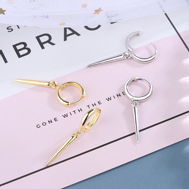Anting Tusuk Gantung Bentuk Kerucut Aksen Rivet Warna Silver Untuk Wanita