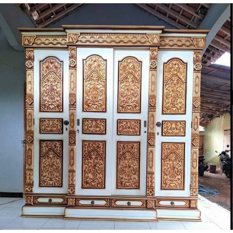 Almari pakaian 4 pintu ukir gebyok kayu jati