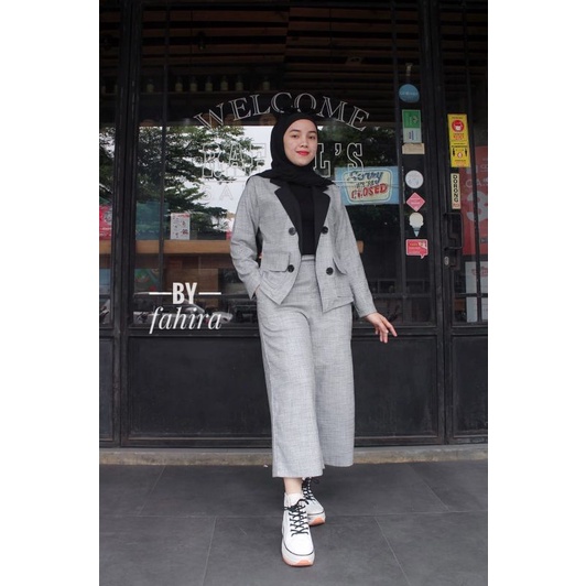 One set blazer by Fahira-A