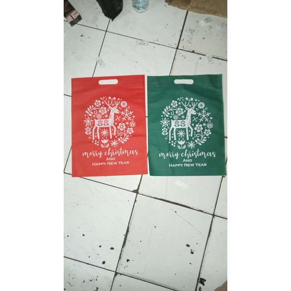 

TAS KAIN SPUNBOND GOODIE BAG 30 x 40 NATAL CHRISTMAS oval kantong